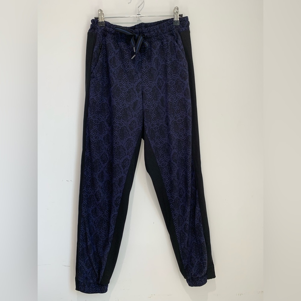 Athleta Brooklyn Jogger - Blue and Black Snake Print Size 2